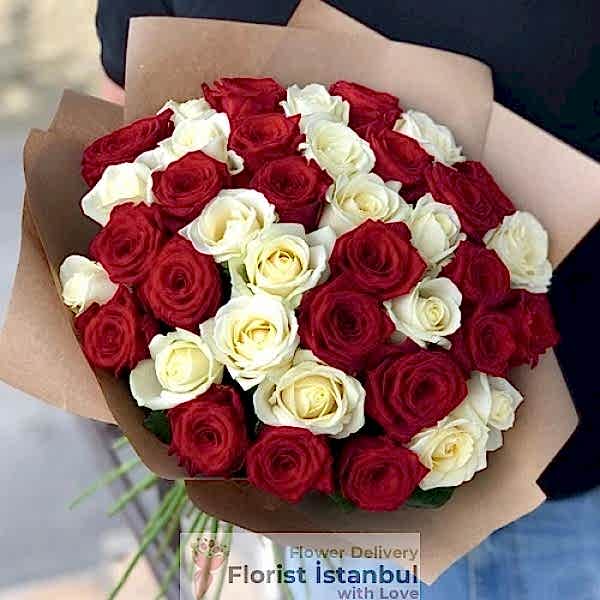  İstanbul Çiçek Gönder Kırmızı & Beyaz Gül Buketi 40 Gül