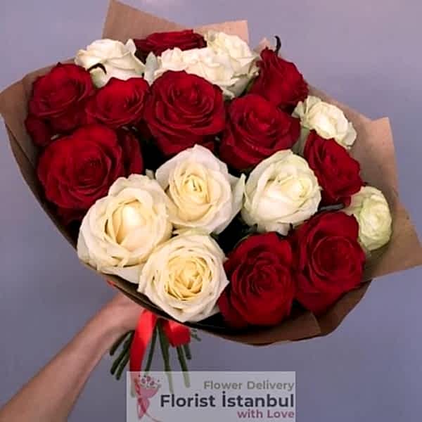  İstanbul Çiçek Gönder Kırmızı & Beyaz Gül Buketi 20 Gül