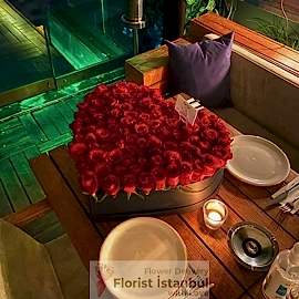  İstanbul Florist Liebesbox 100 Rosen
