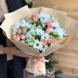  İstanbul Blumen Gänseblümchen und rosa Rosenstrauß